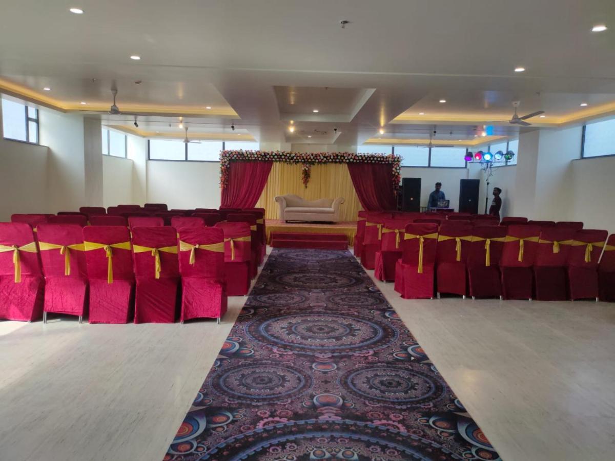 Hotel The Golf 1 Lucknow Esterno foto