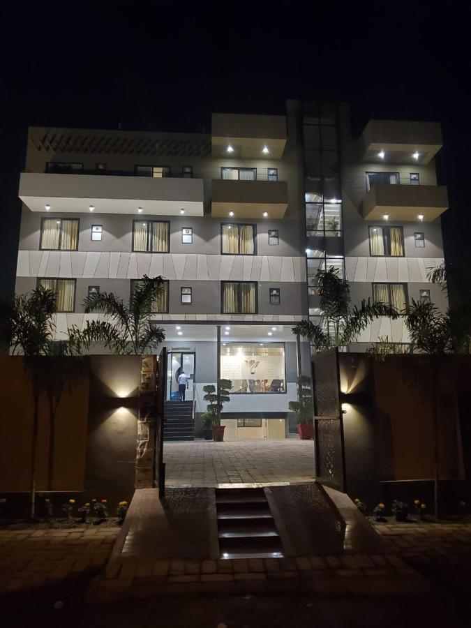Hotel The Golf 1 Lucknow Esterno foto