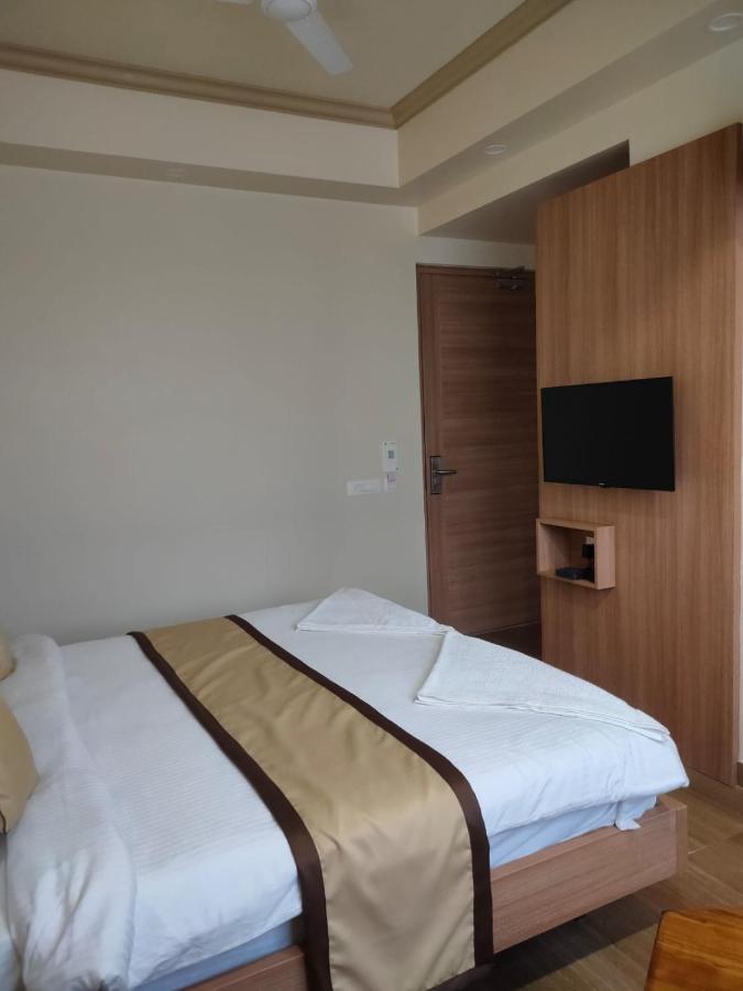 Hotel The Golf 1 Lucknow Esterno foto