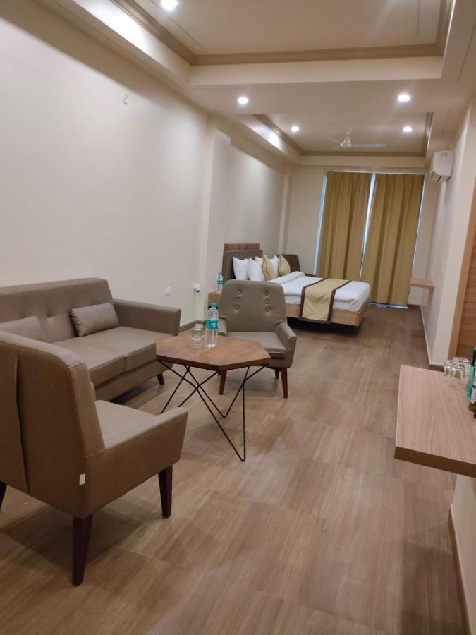 Hotel The Golf 1 Lucknow Esterno foto
